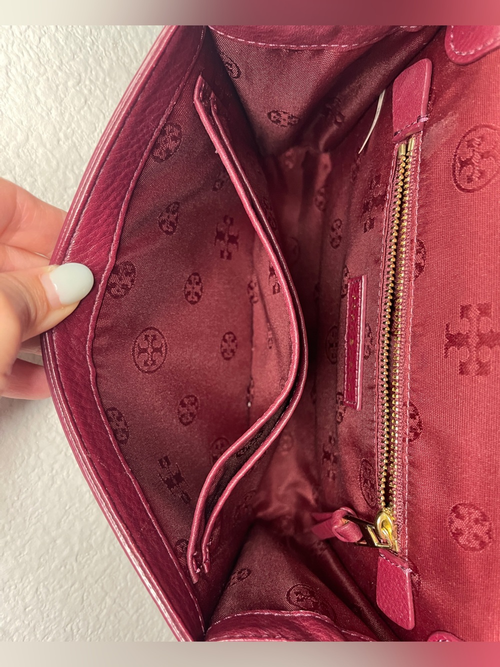 EUC Tory Burch Quilted Burgundy Crossbody Bag with Gold Logo - Picture 9 of 10